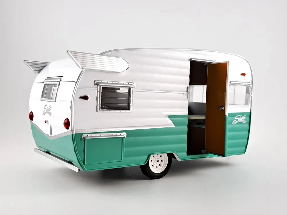 karavan Shasta Airflyte zelený 1:24 Greenlight