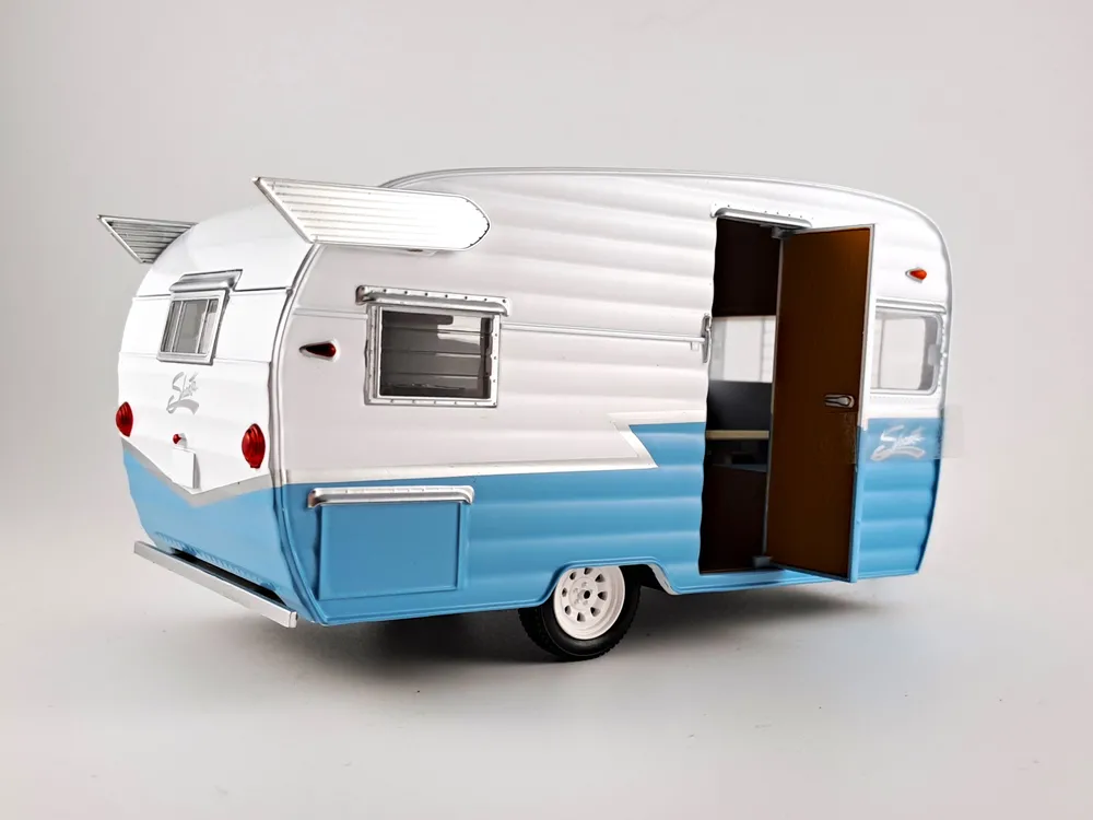 karavan Shasta Airflyte modrý 1:24 Greenlight