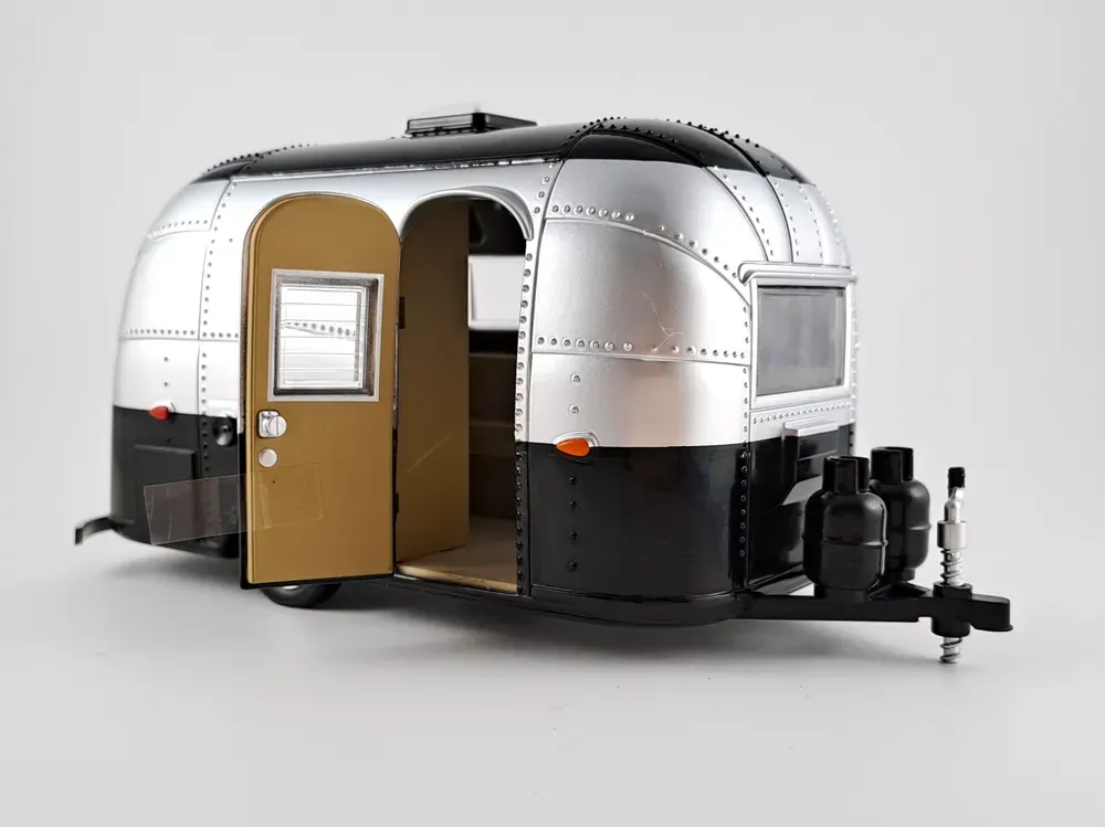 karavan Bambi Airstream Sport 1:24 Greenlight