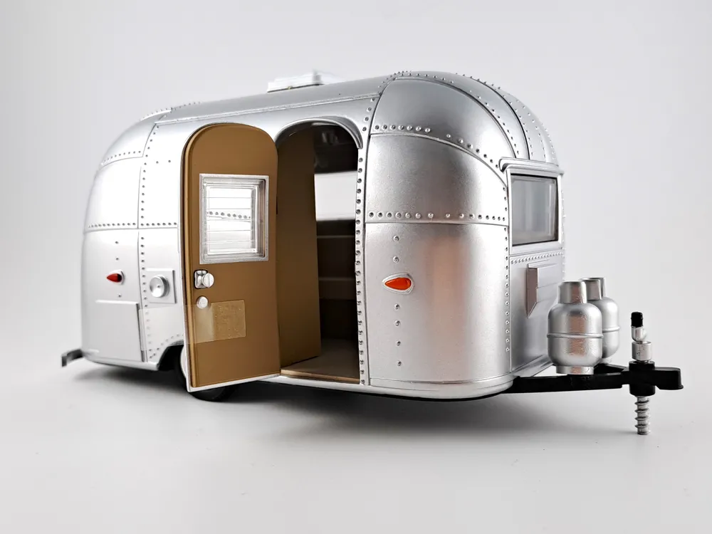 karavan Bambi Airstream Sport 1:24 Greenlight