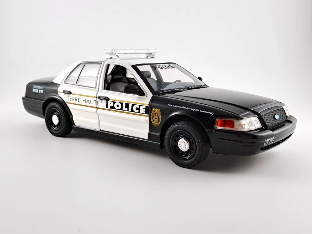 Ford Crown Victoria Police Interceptor Indiana 1:24 Greenlight