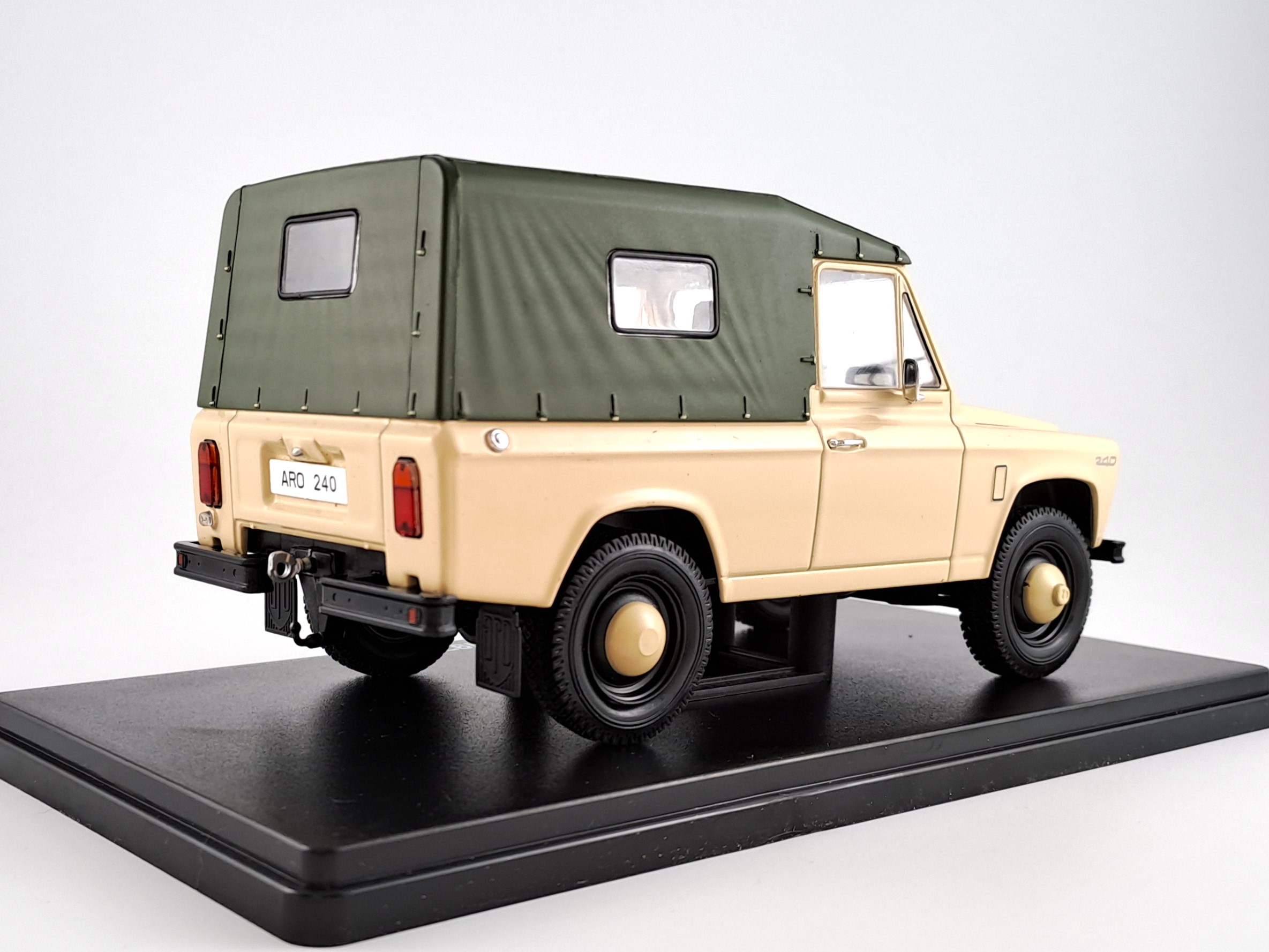 Aro 240 1:24 Hachette