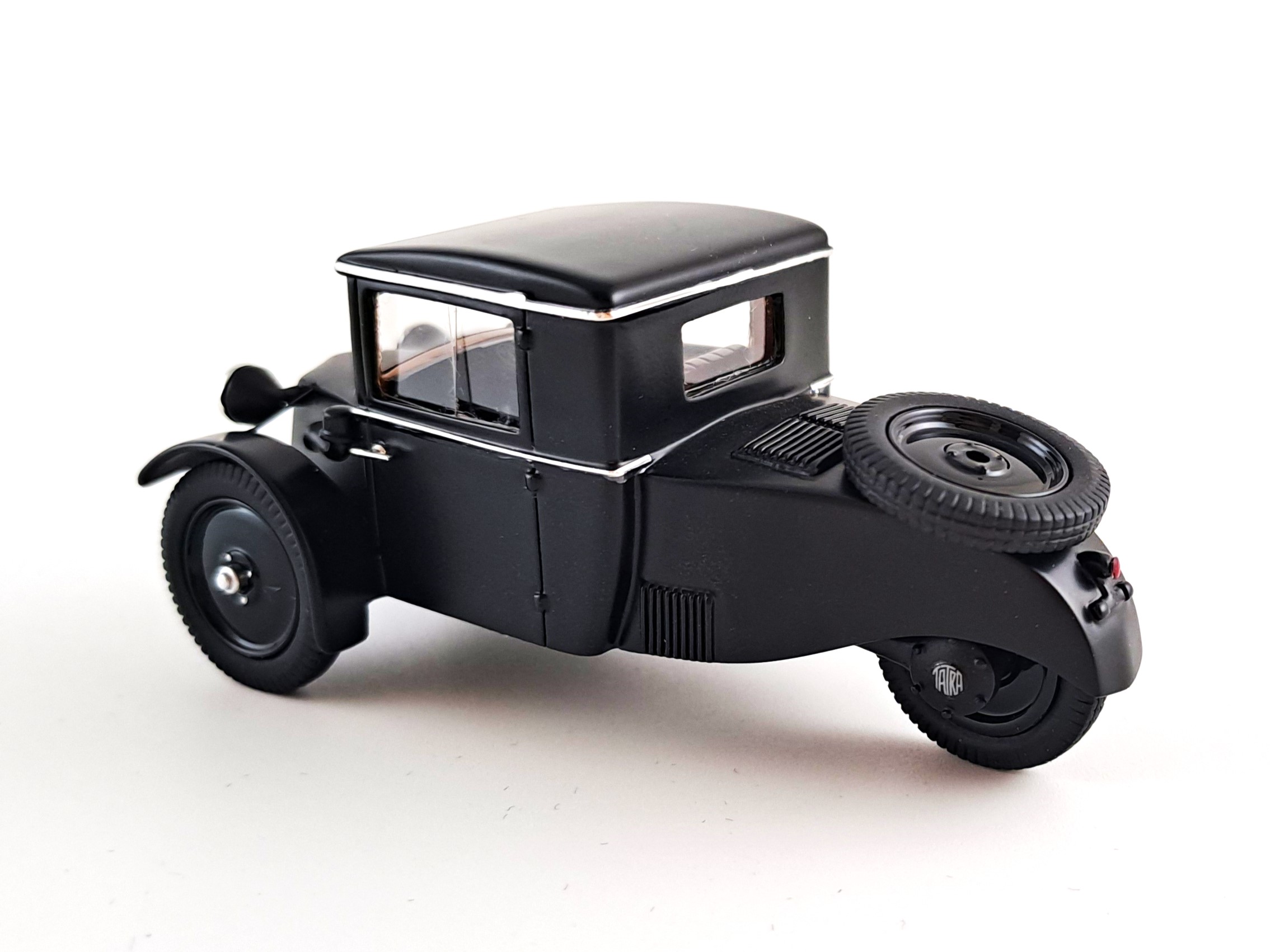 Tatra 49 osobní 1:43 AutoCult