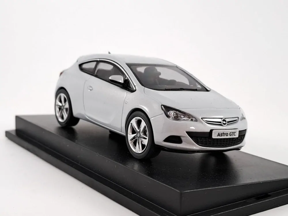 Opel Astra GTC 1:43 Motorart