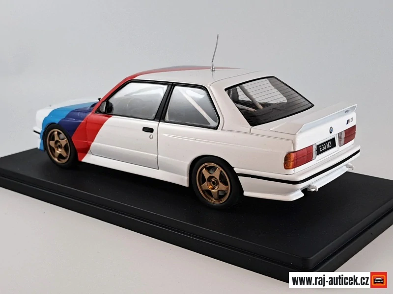 BMW M3 (E30) 1989 1:24 Whitebox