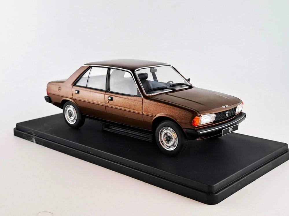 Peugeot 305 1977 1:24 Whitebox