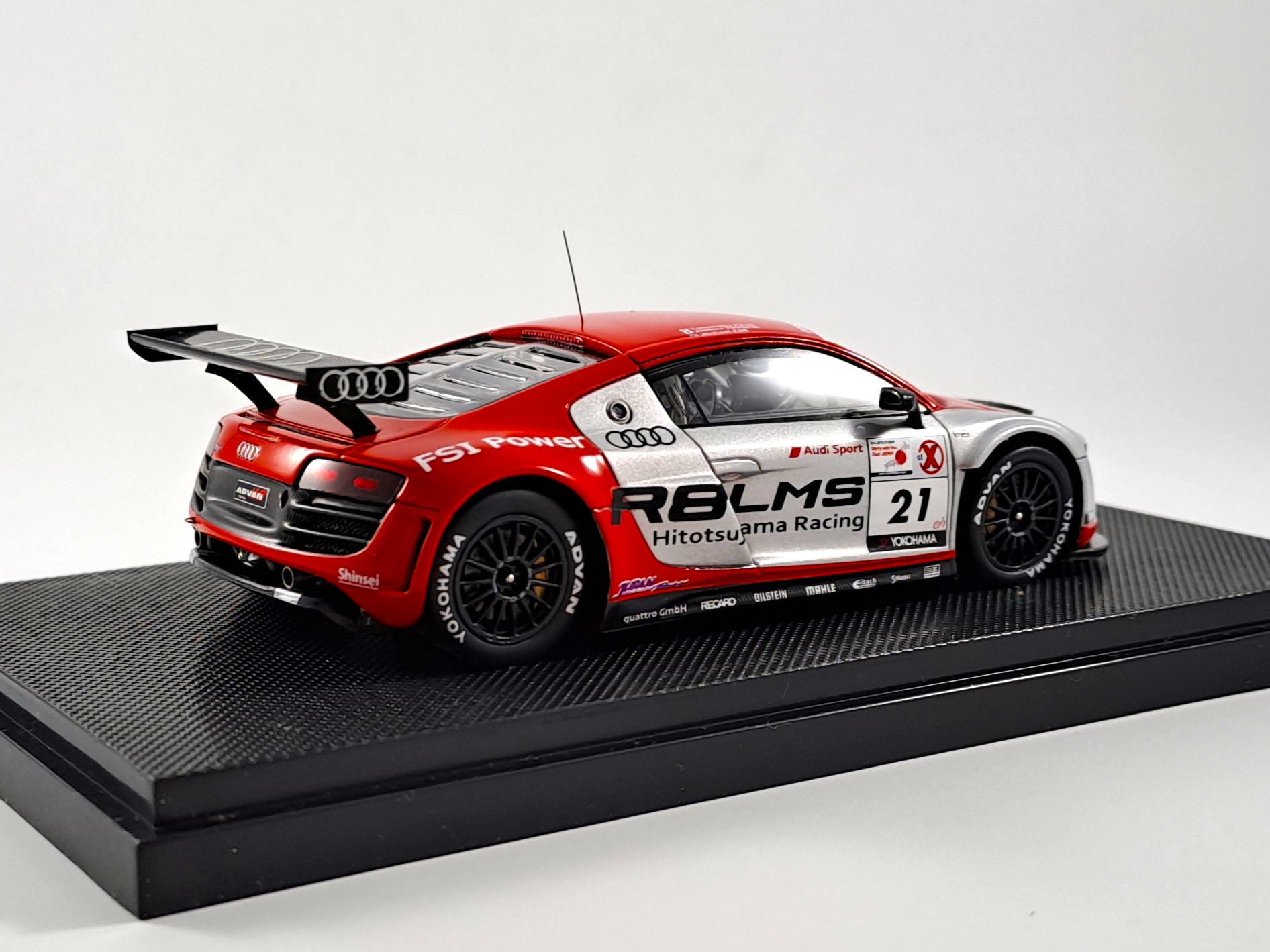 Audi R8 LMS no.21 2011 1:43 Ebbro