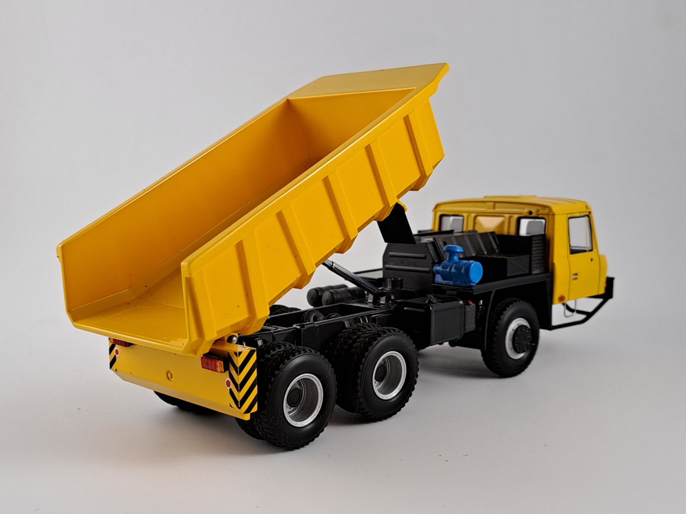 Tatra 815-2 S1D důlní sklápěč 1:43 Kaden