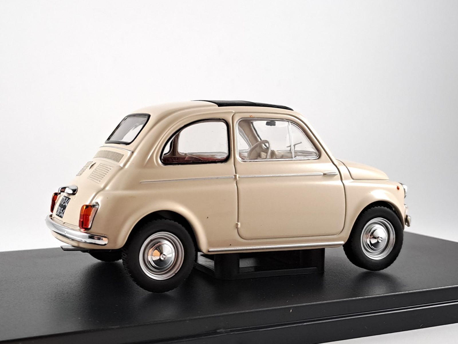 Fiat 500D 1:24 Hachette