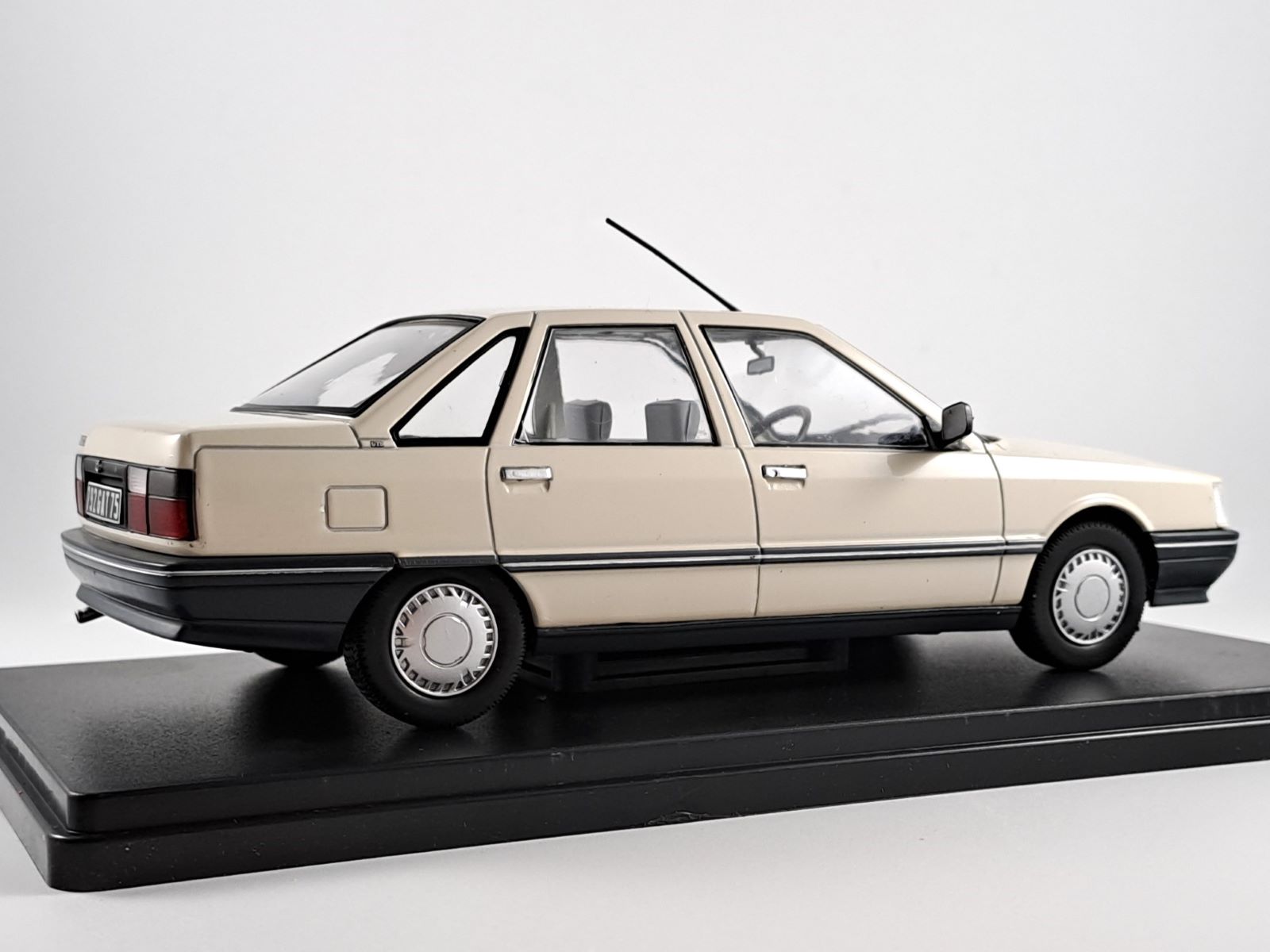 Renault 21 GTS 1:24 Hachette