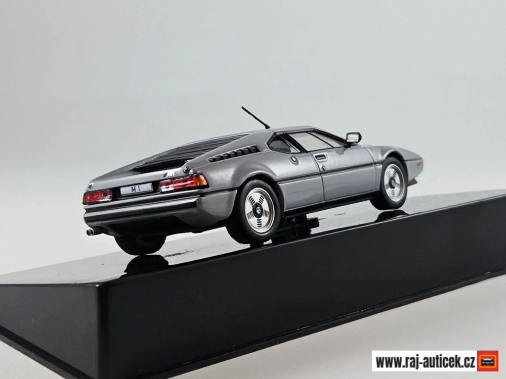 BMW M1 1978 1:43 IXO