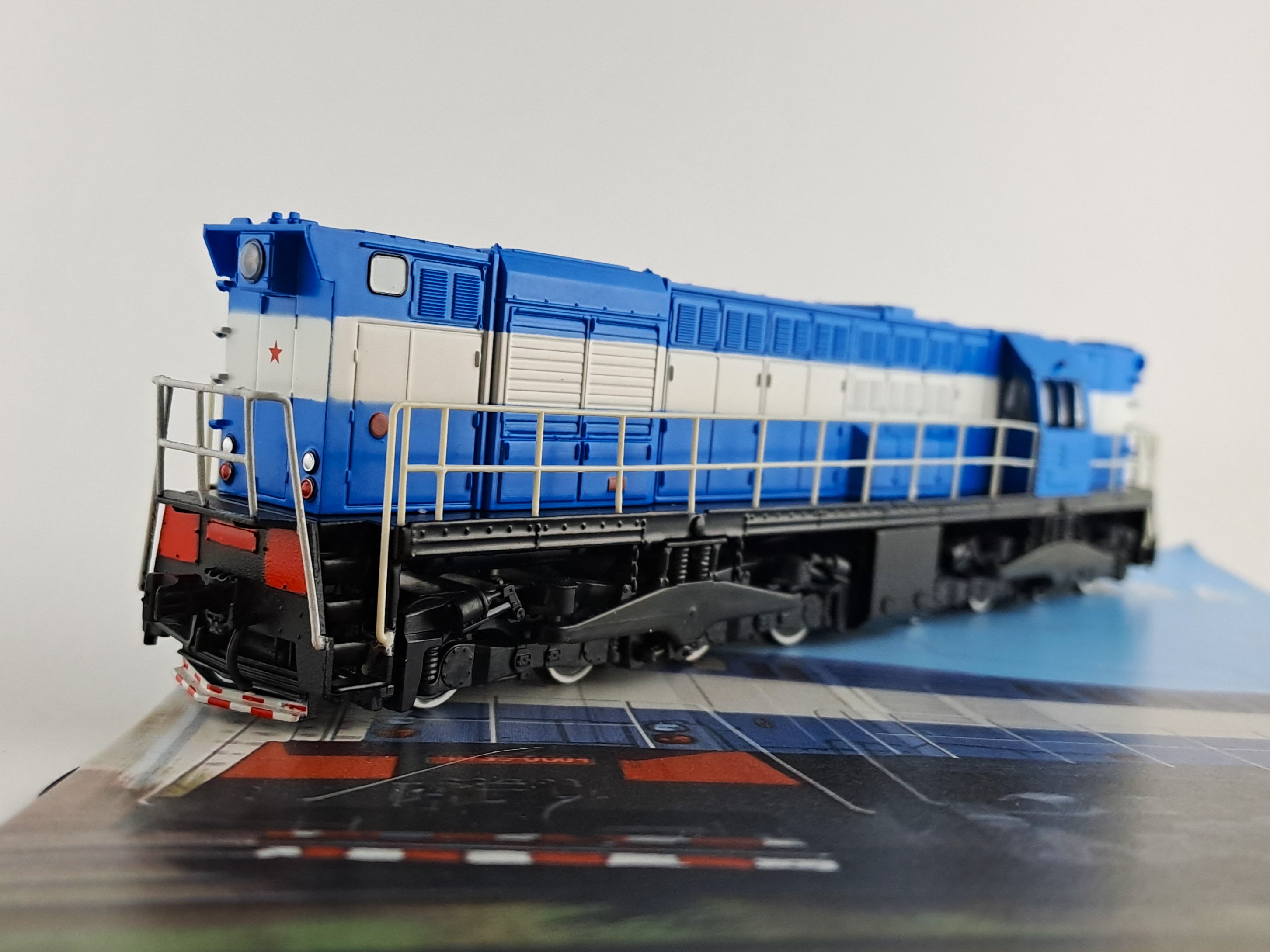 lokomotiva ČME5 ČKD Praha 1:87 Modimio časopis s modelem