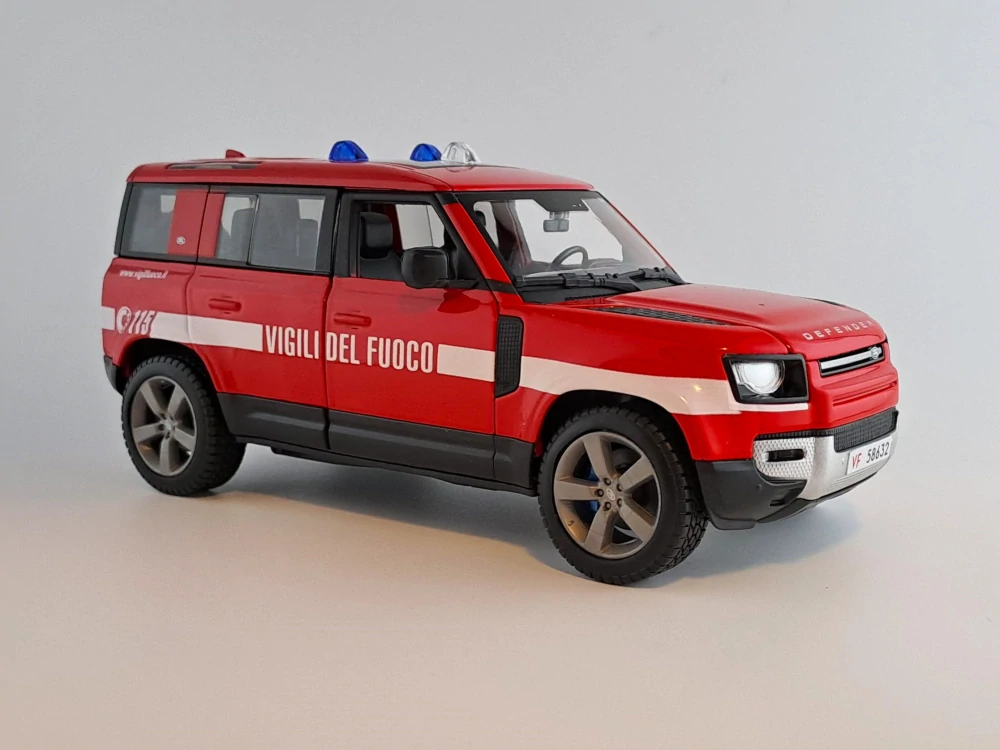 Land Rover Defender 110 hasiči 1:24 Bburago