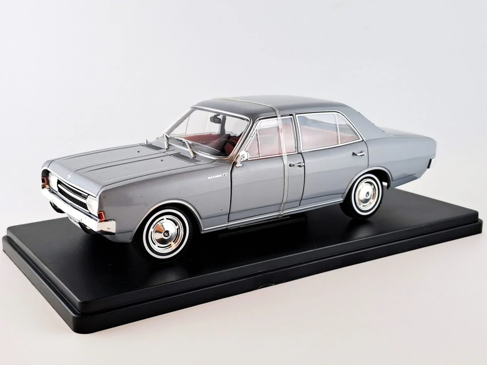 Opel Rekord C 1900 1:24 Hachette