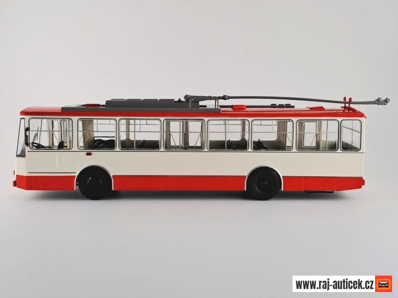 Škoda 14Tr trolejbus červenobílý 1:43 Auto Historia