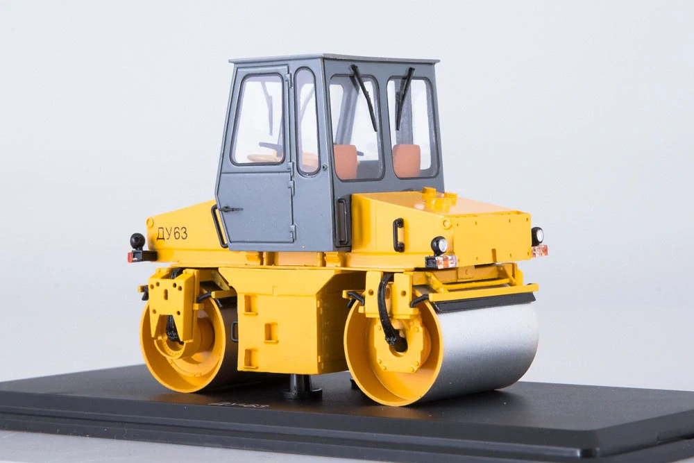 Asfaltový válec DU-63 1:43 ModelPro