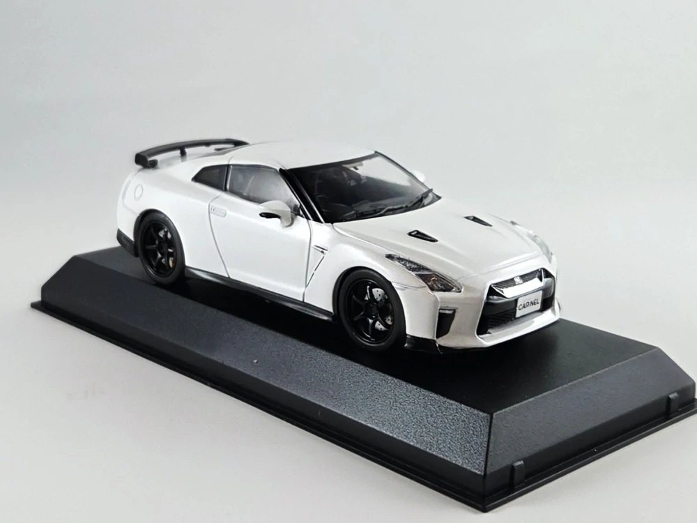Nissan GT-R Track edition engineered by Nismo 1:43 Kyosho CARNEL