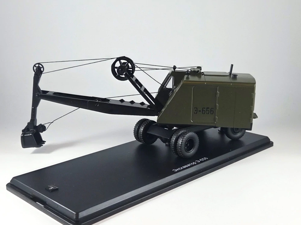 Lanový bagr E-656 1:43 ModelPro
