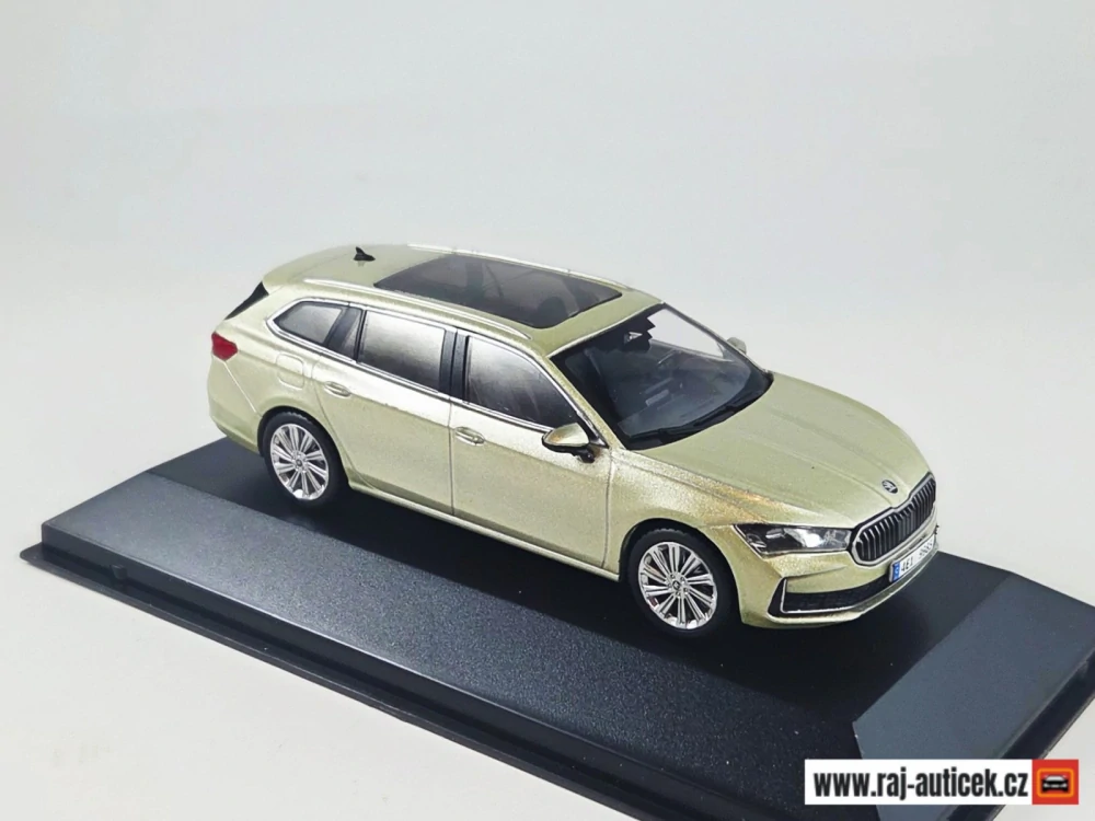 Škoda Superb Combi IV 1:43 DeAgostini Kaleidoskop slavných vozů časopis s modelem