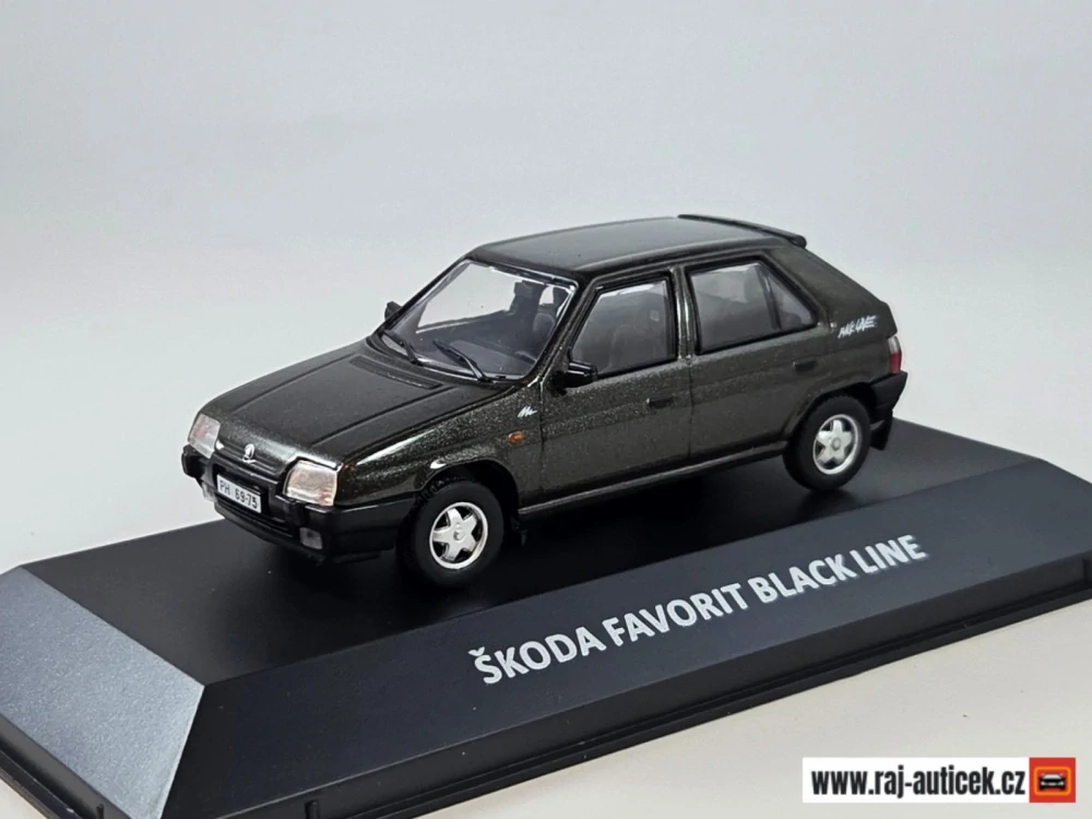 Škoda Favorit Black Line 1:43 DeAgostini časopis s modelem