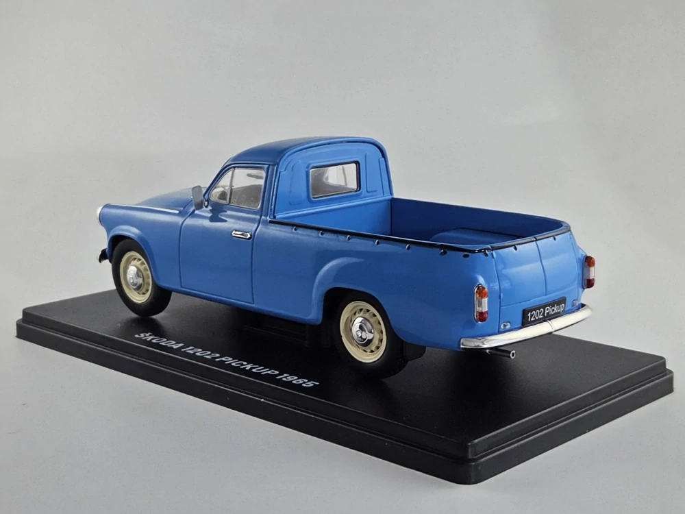 Škoda 1202 Pickup 1:24 časopis Nadčasové Ikony no.11 s modelem