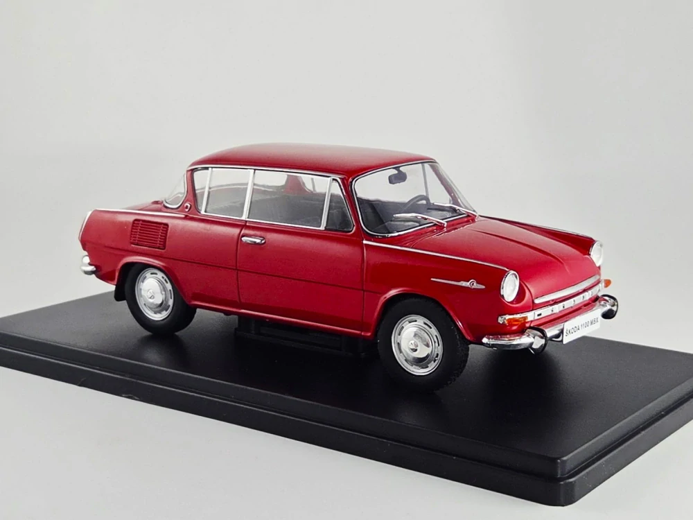 Škoda 1000 MBX 1:24 časopis Nadčasové Ikony no.11 s modelem
