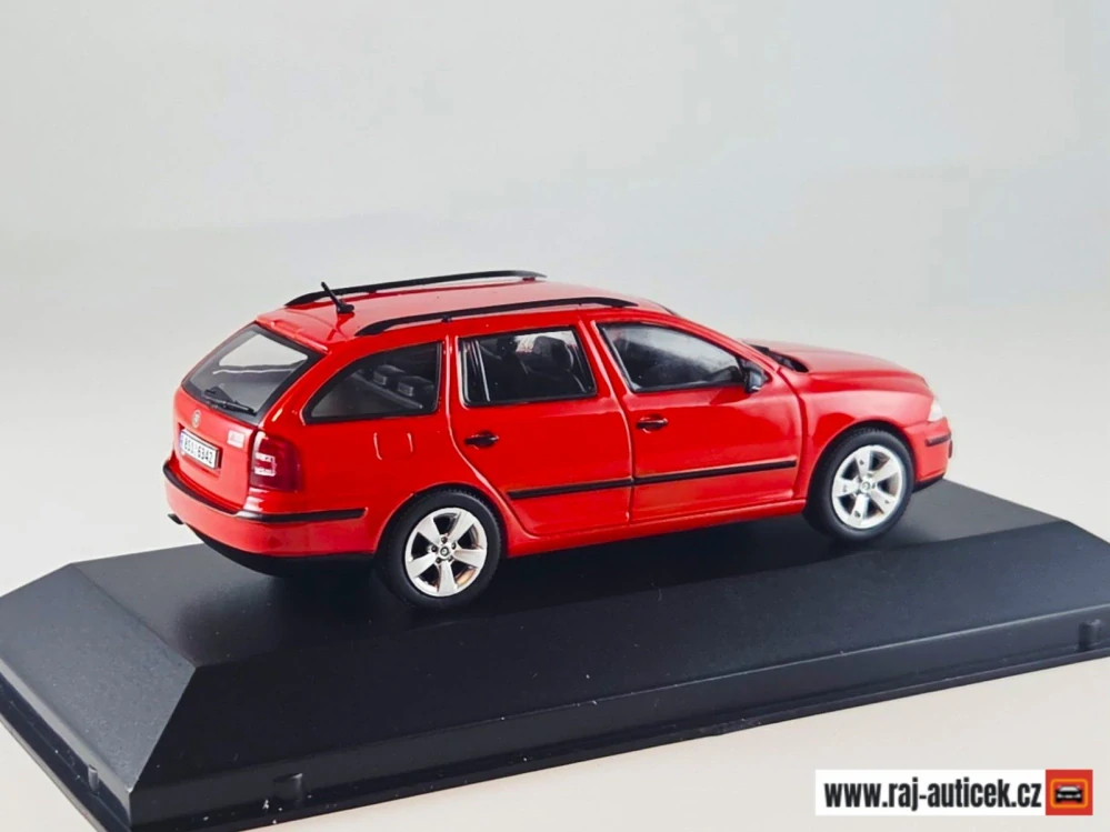 Škoda Octavia Combi II 2004 1:43 DeAgostini Kaleidoskop slavných vozů časopis s modelem