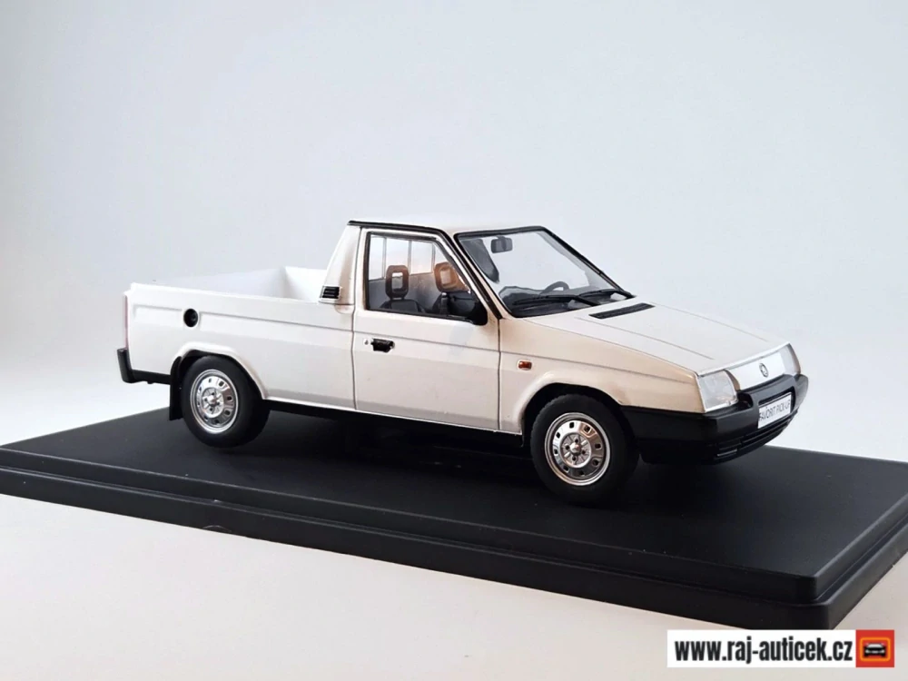 Škoda Favorit Pick-up 1:24 časopis Nadčasové Ikony s modelem