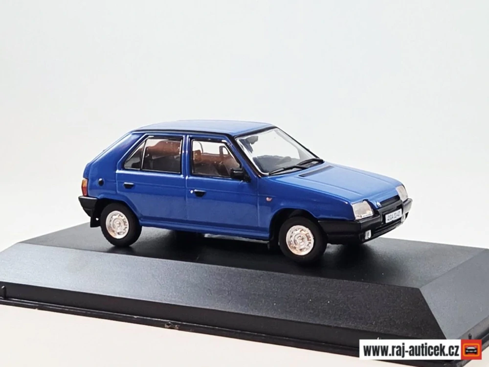 Škoda Favorit 136 LS 1:43 DeAgostini časopis s modelem