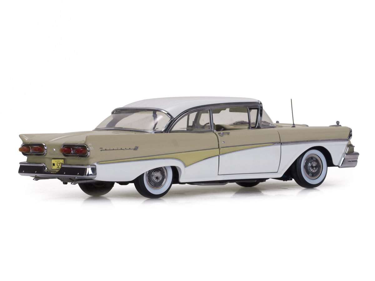 Ford Fairline 500 HardTop 1:18 Sunstar