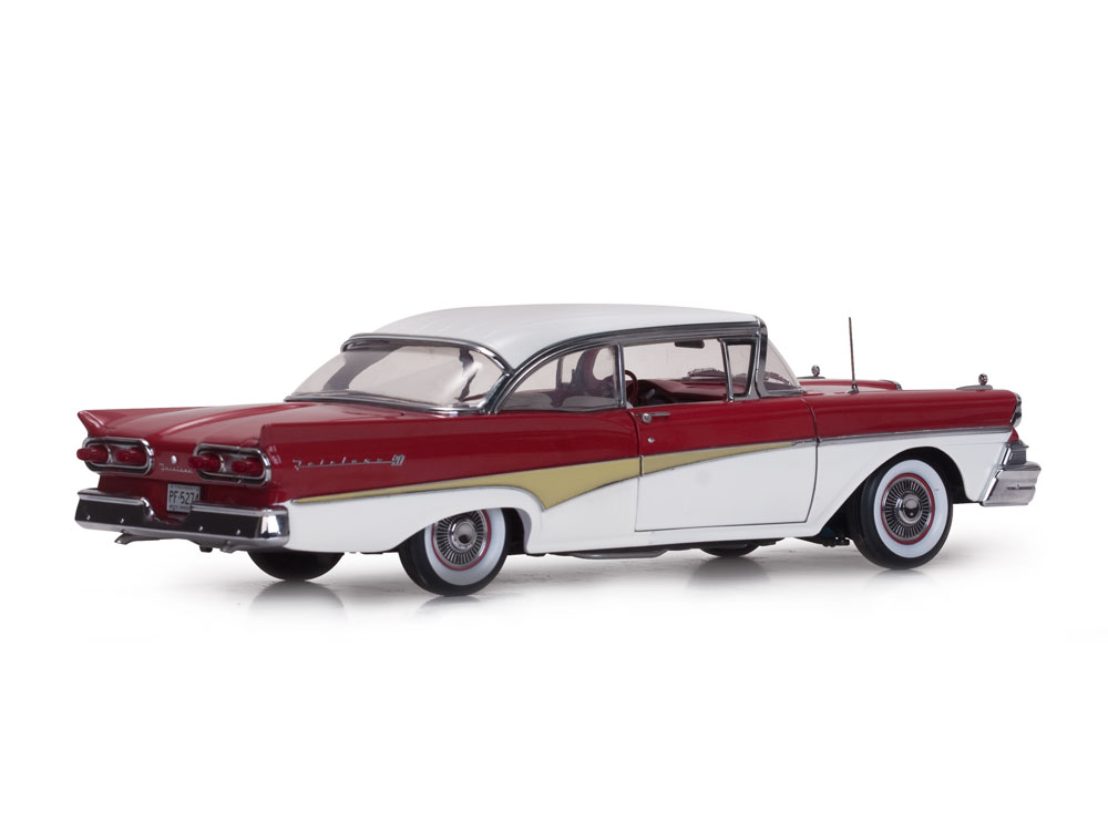 Ford Fairline 500 HardTop 1:18 Sunstar
