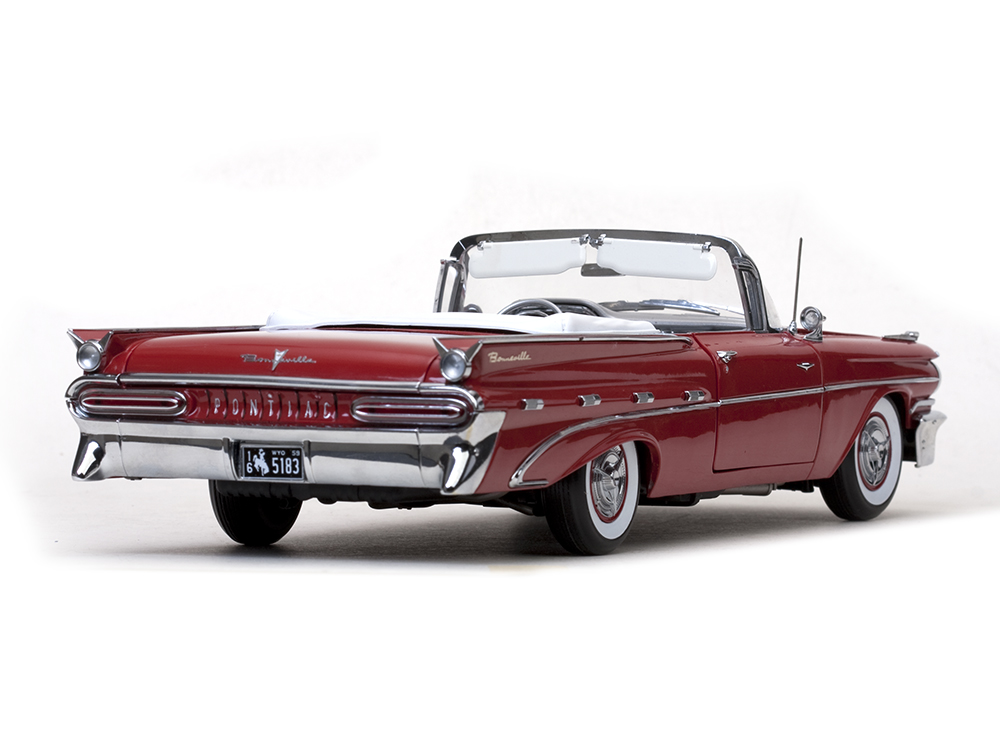 Pontiac Bonneville Convertible 1:18 Sun Star