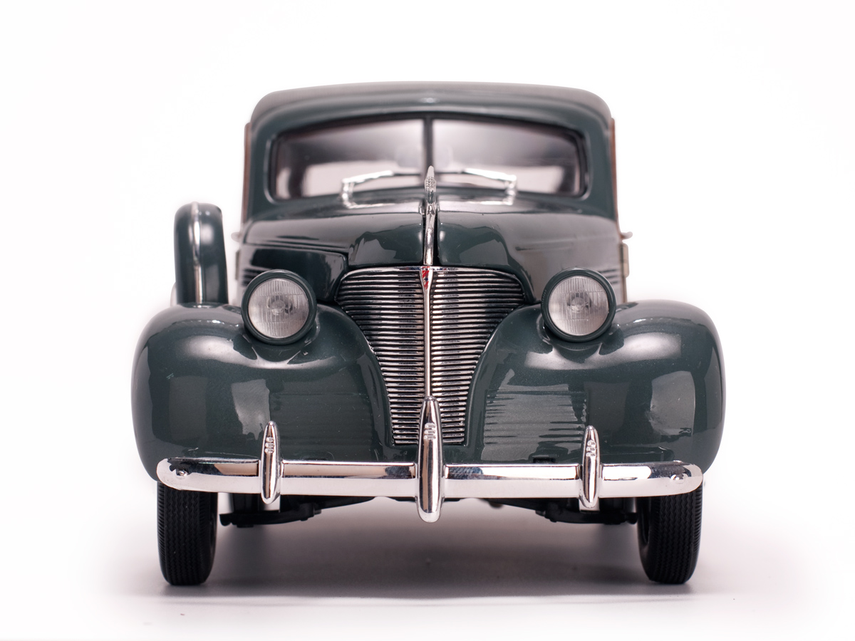 Chevrolet Woody Surf Wagon 1:18 Sun Star