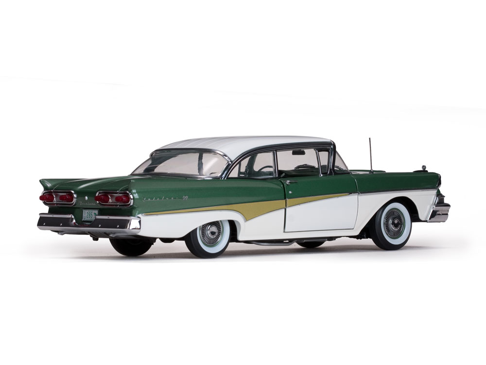 Ford Fairlane 500 HardTop 1:18 Sun Star