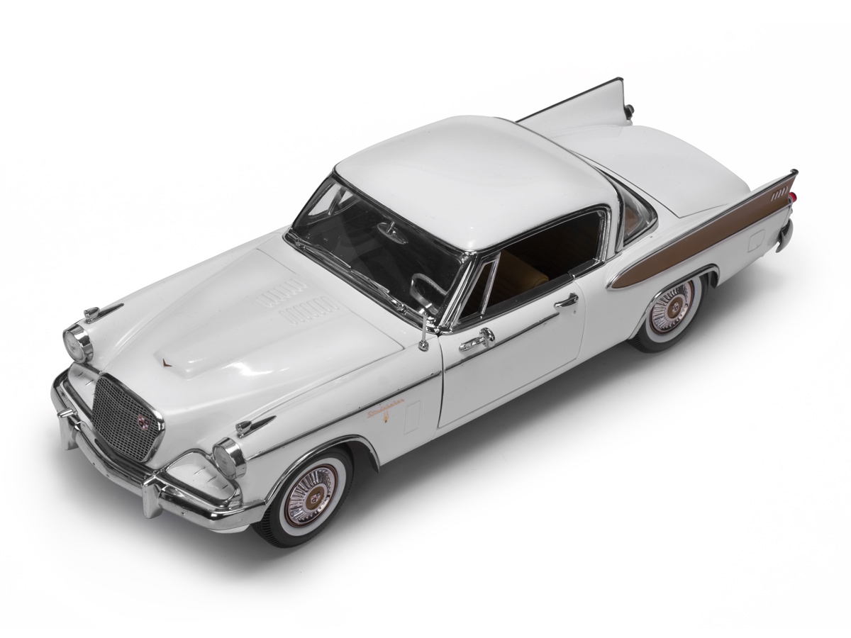 Studebaker Gold Hawk 1:18 Sun Star