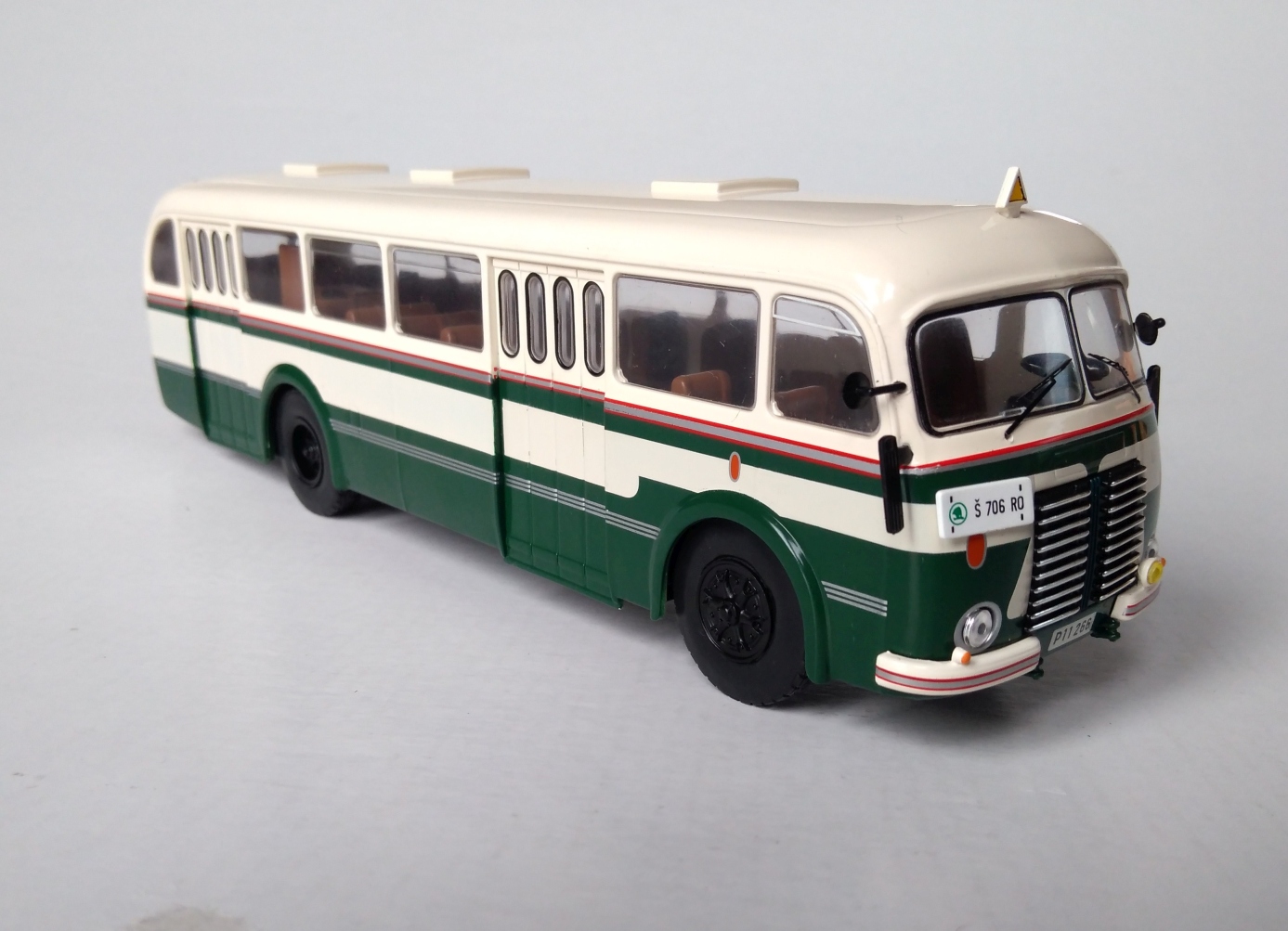 Škoda 706 RO 1:43 IXO