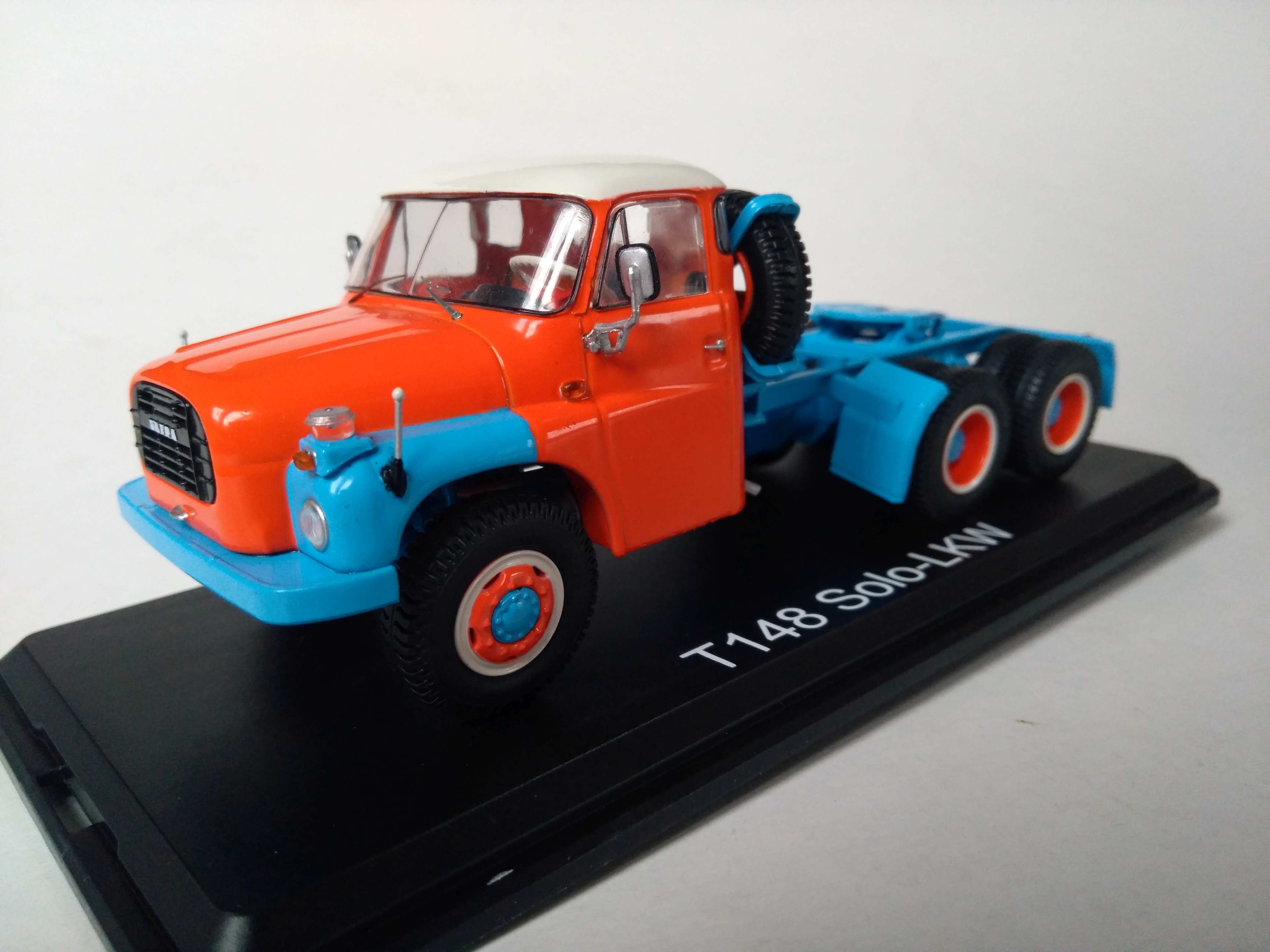 Tatra T148 tahač 1:43 Premium ClassiXXs