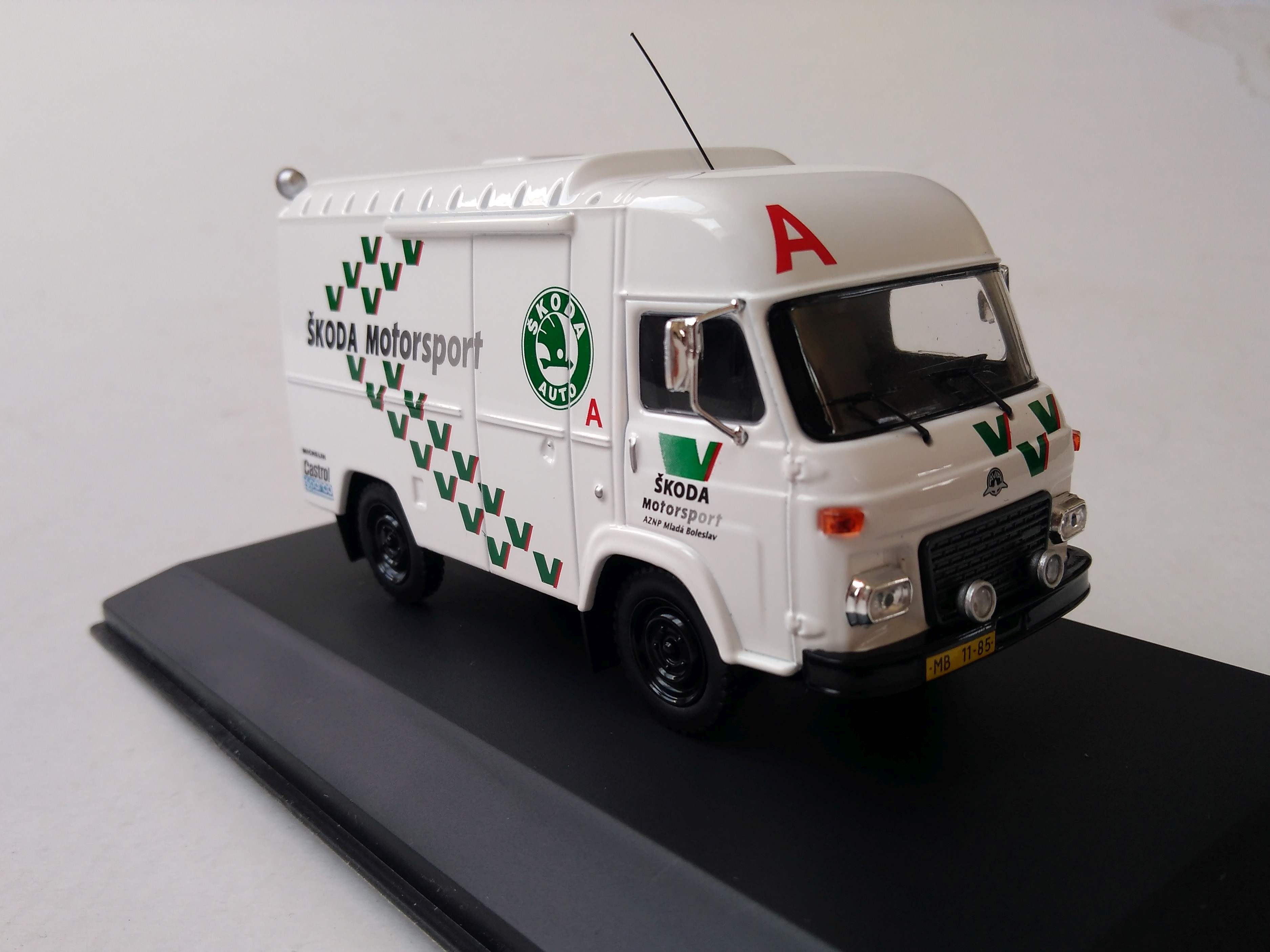 Avia A21F doprovodný vůz Škoda Motorsport 1:43 IXO