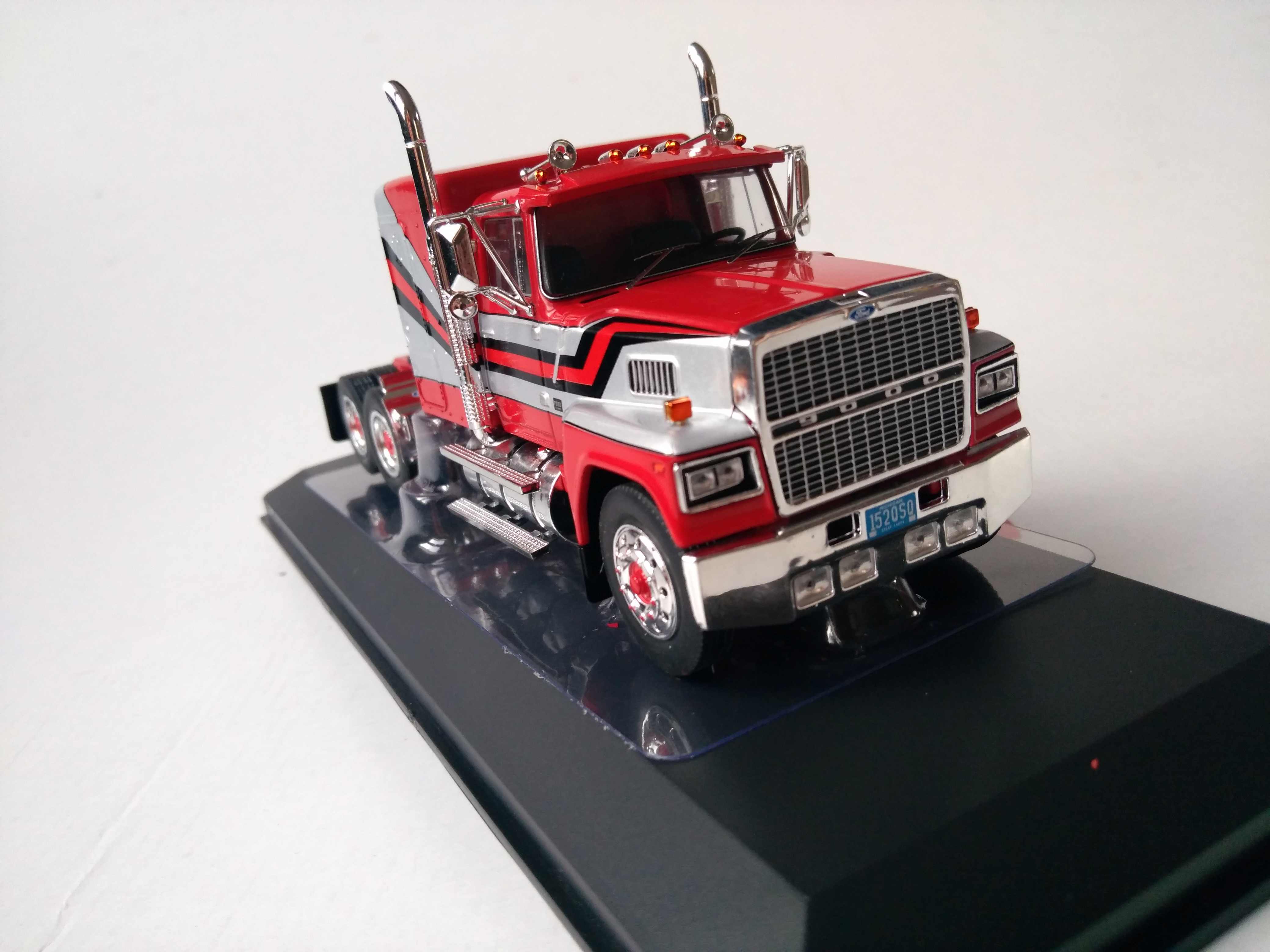 Ford LTL-9000 1:43 IXO