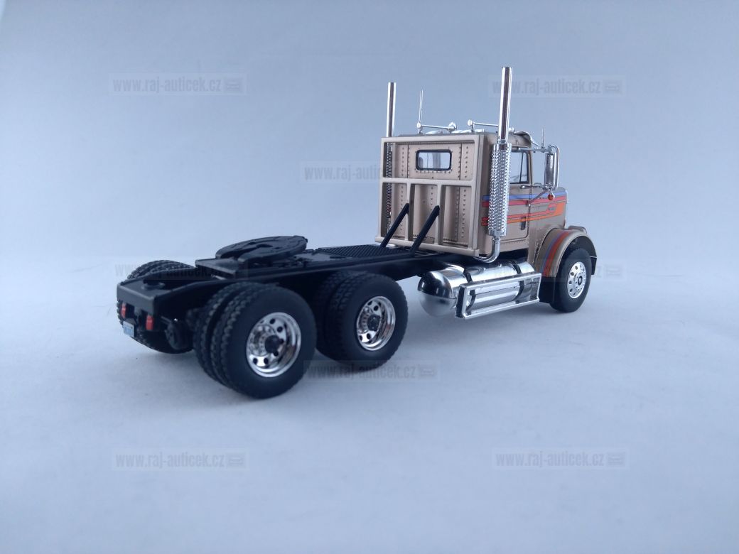 Freightliner FLC 120 64 T 1:43 IXO