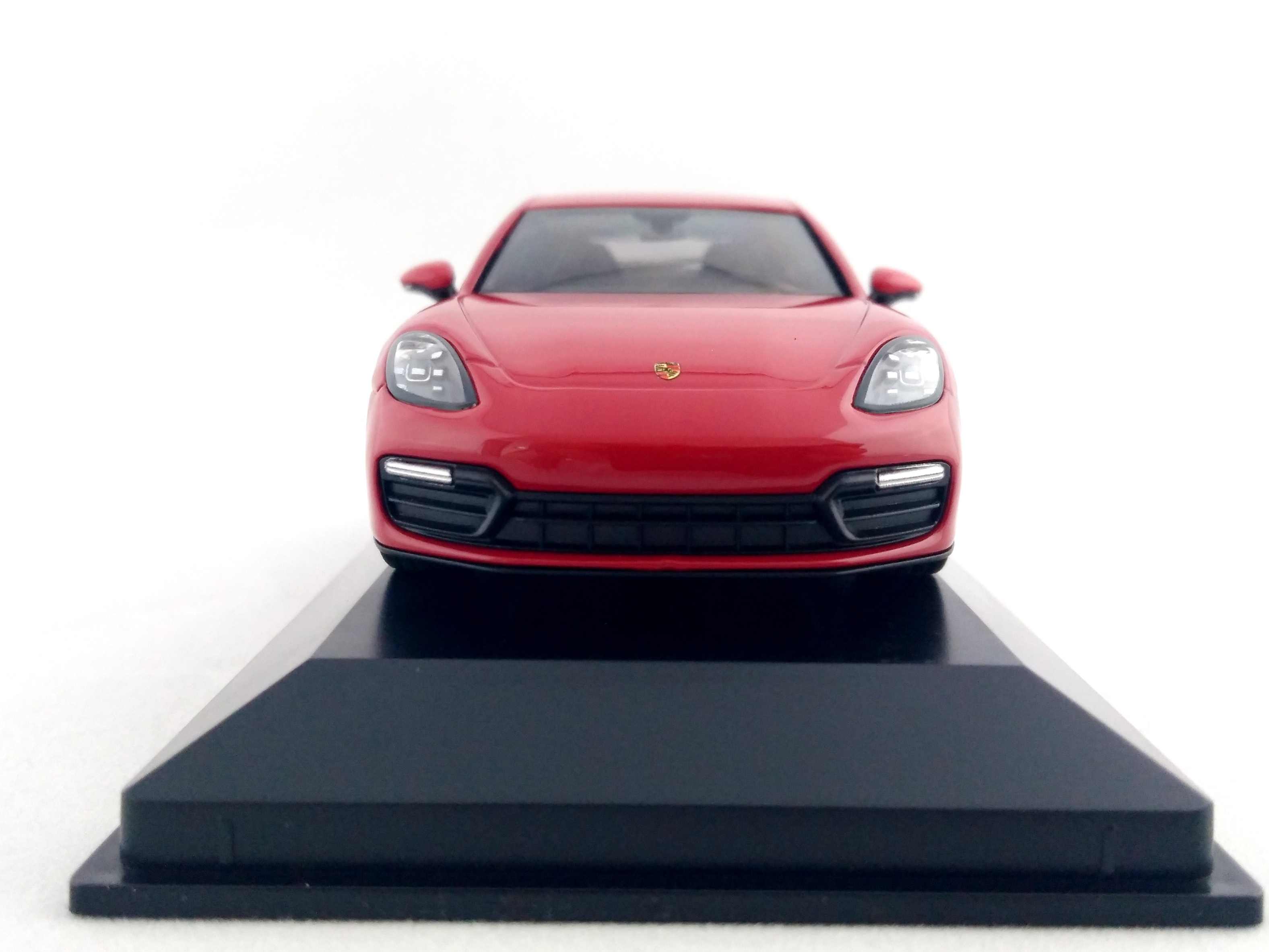 Porsche Panamera GTS 1:43 Herpa