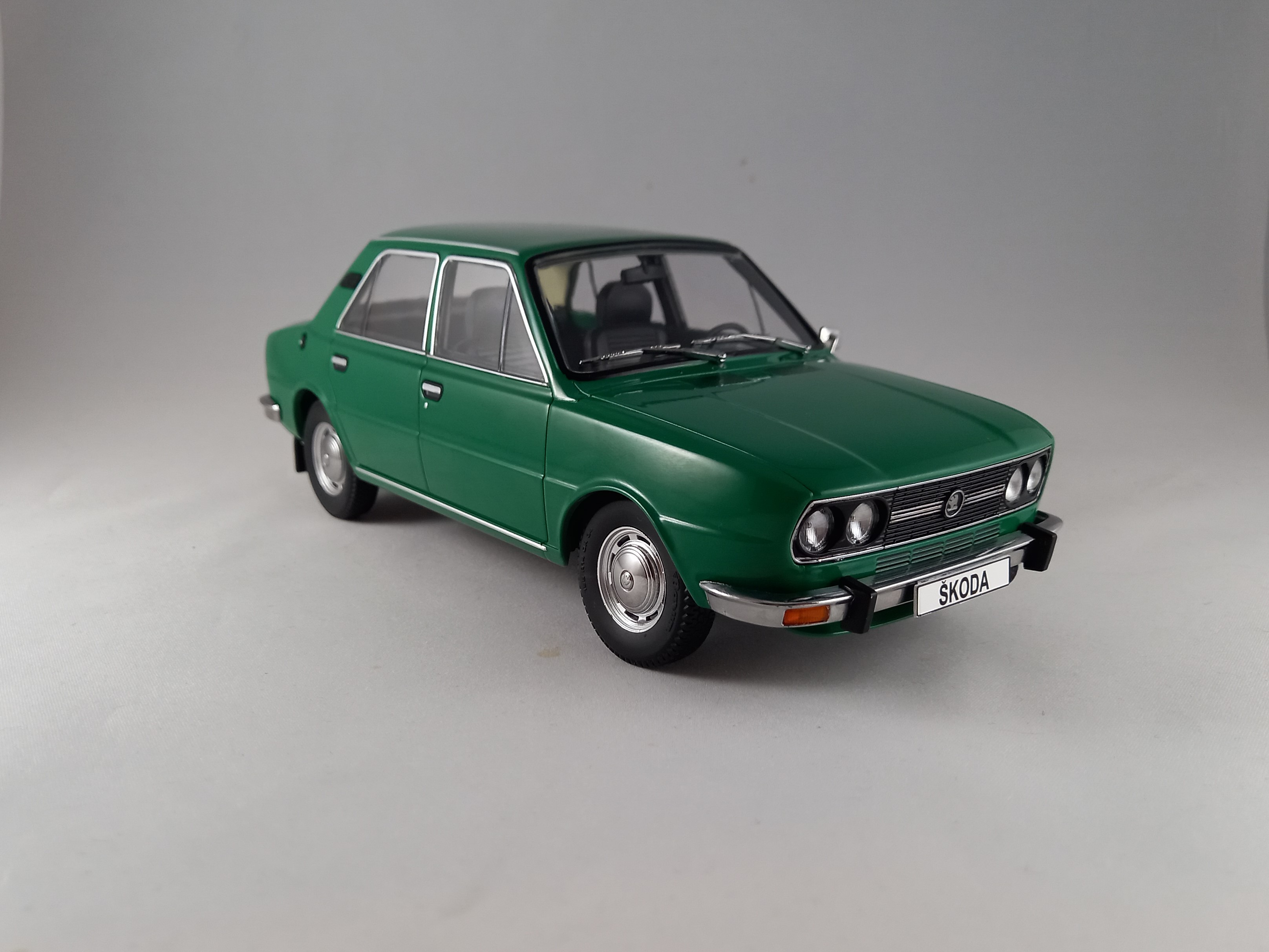 Škoda 120LS zelená brčálová 1:18 Triple9