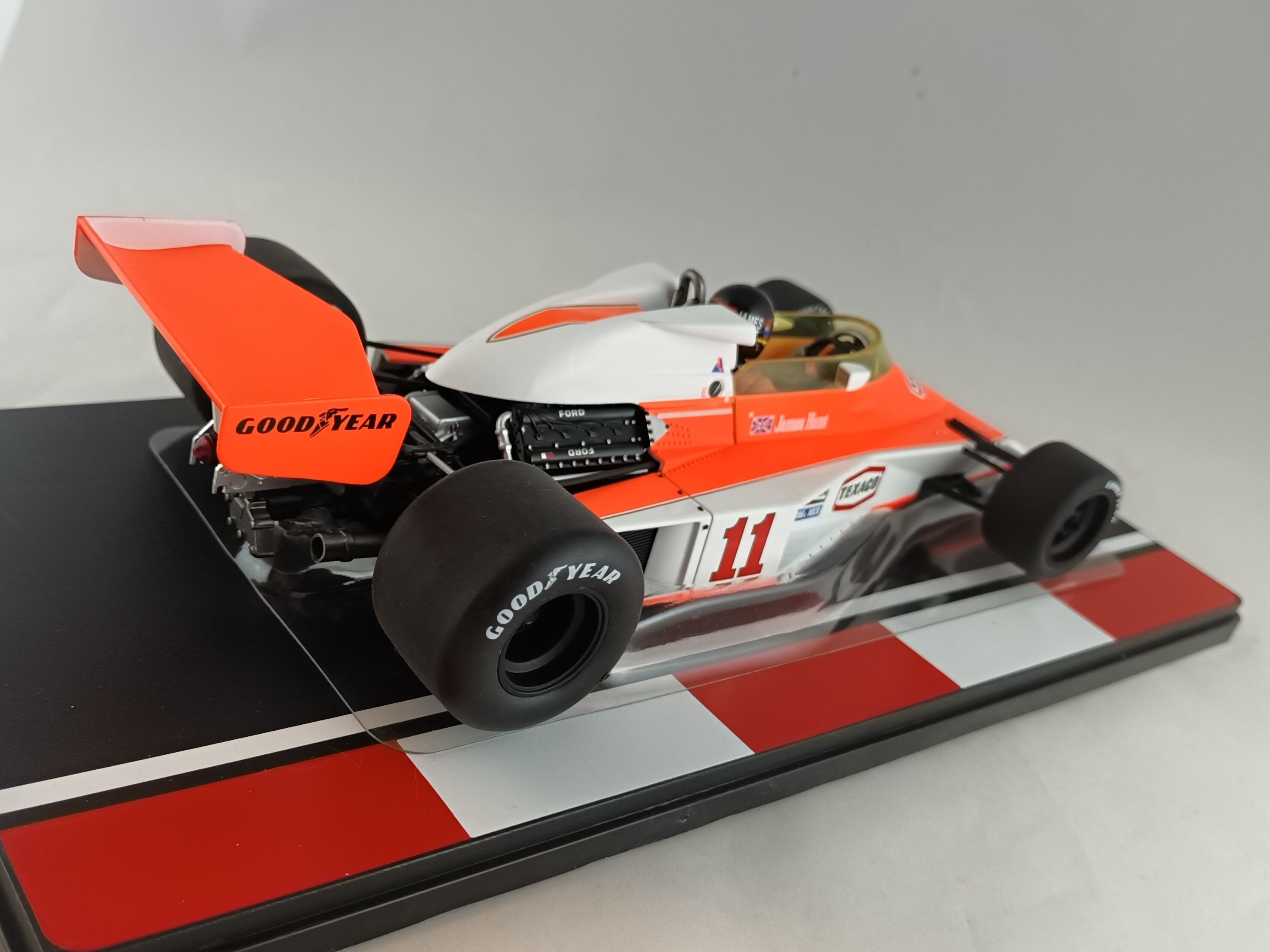 McLaren M23, No.11, James Hunt, 1976 1:18 MCG