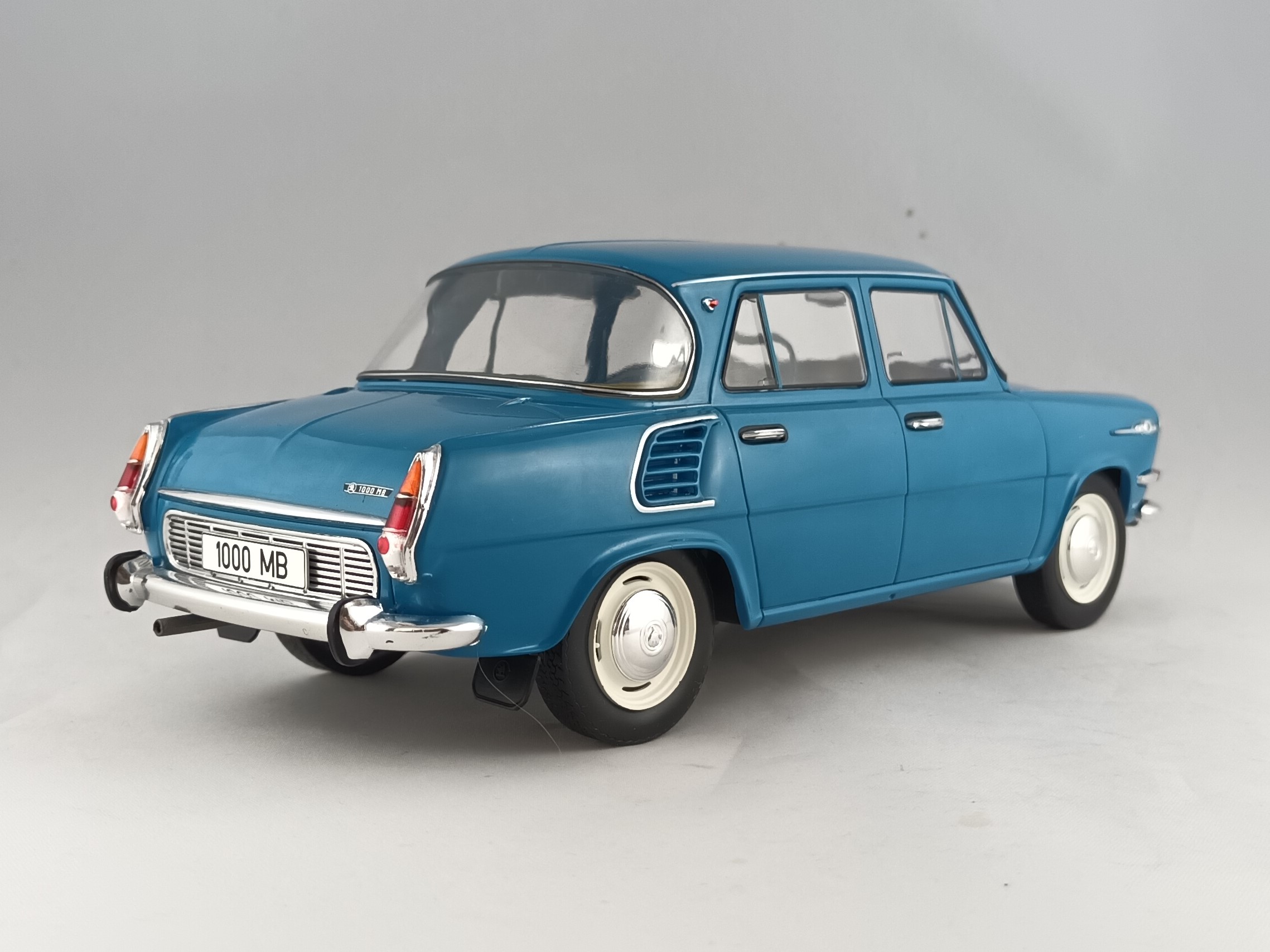 Škoda 1000MB modrá 1:18 MCG