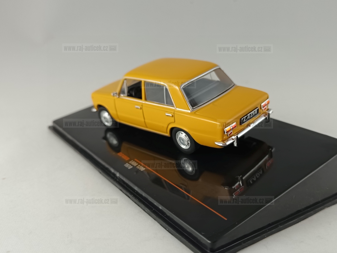 Lada 1200 1:43 IXO