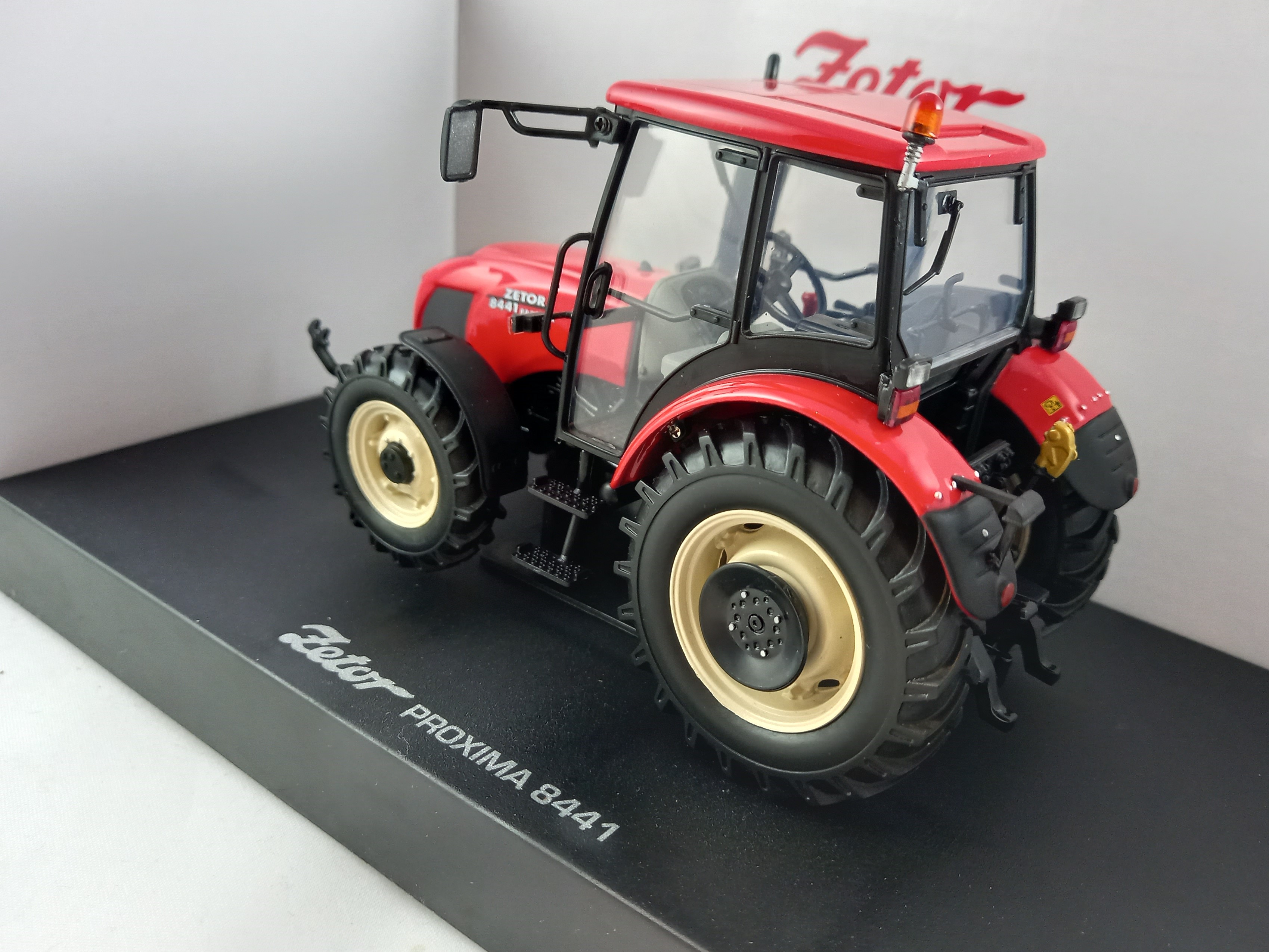 Zetor Proxima 8441 1:32 Universal Hobbies