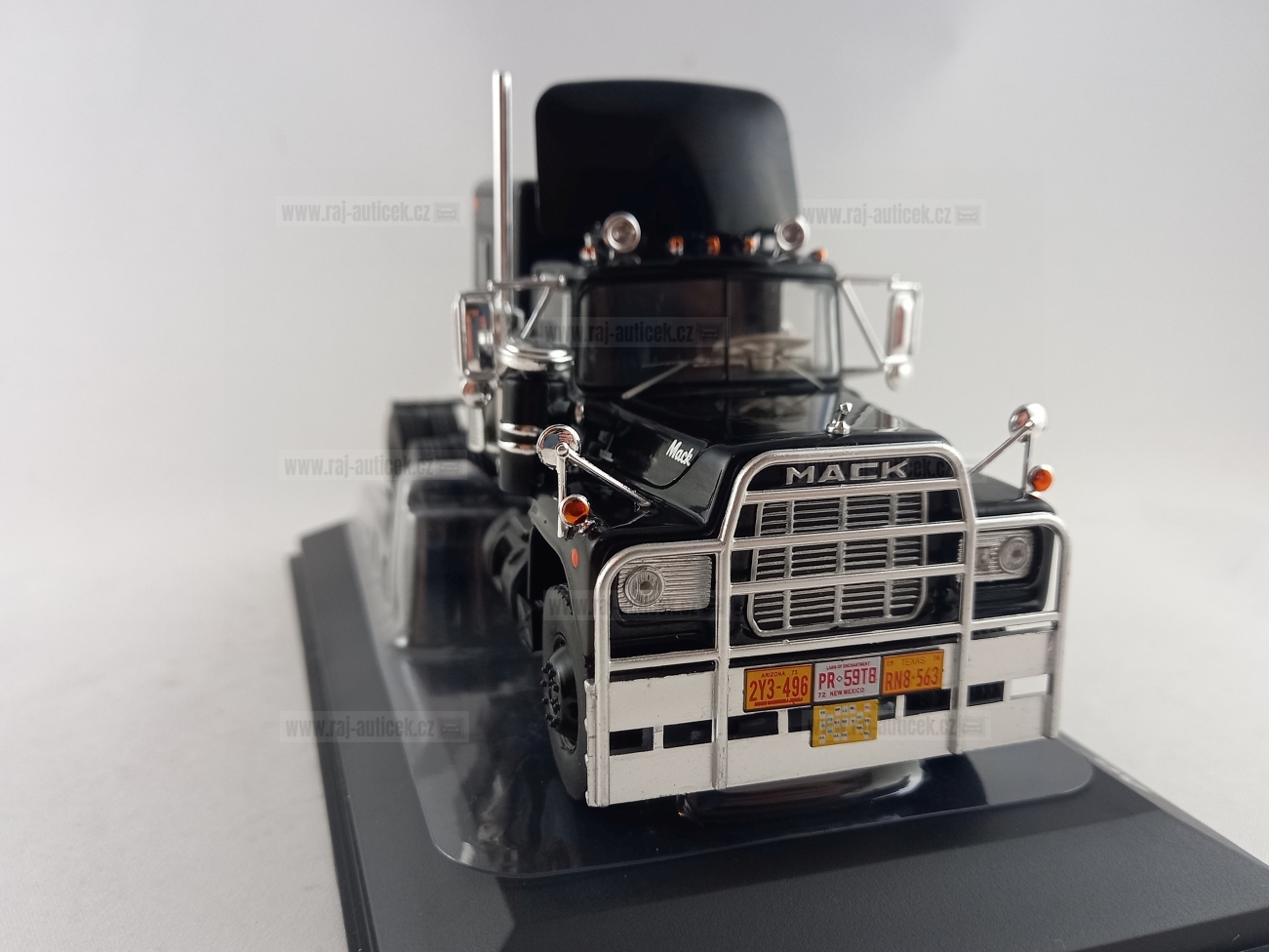 Mack R-series se zadní kabinou 1:43 IXO