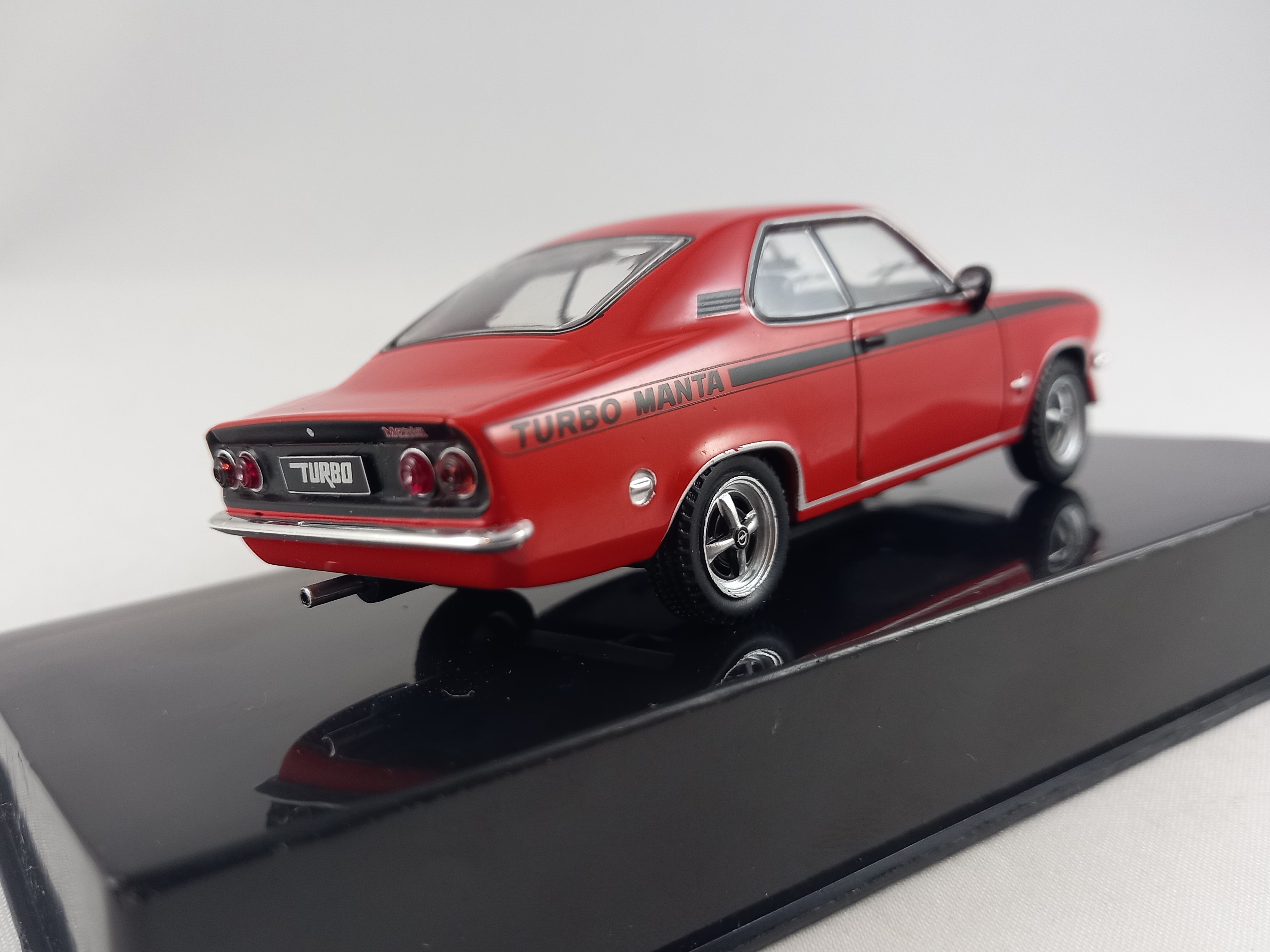 Opel Manta A Turbo 1:43 IXO