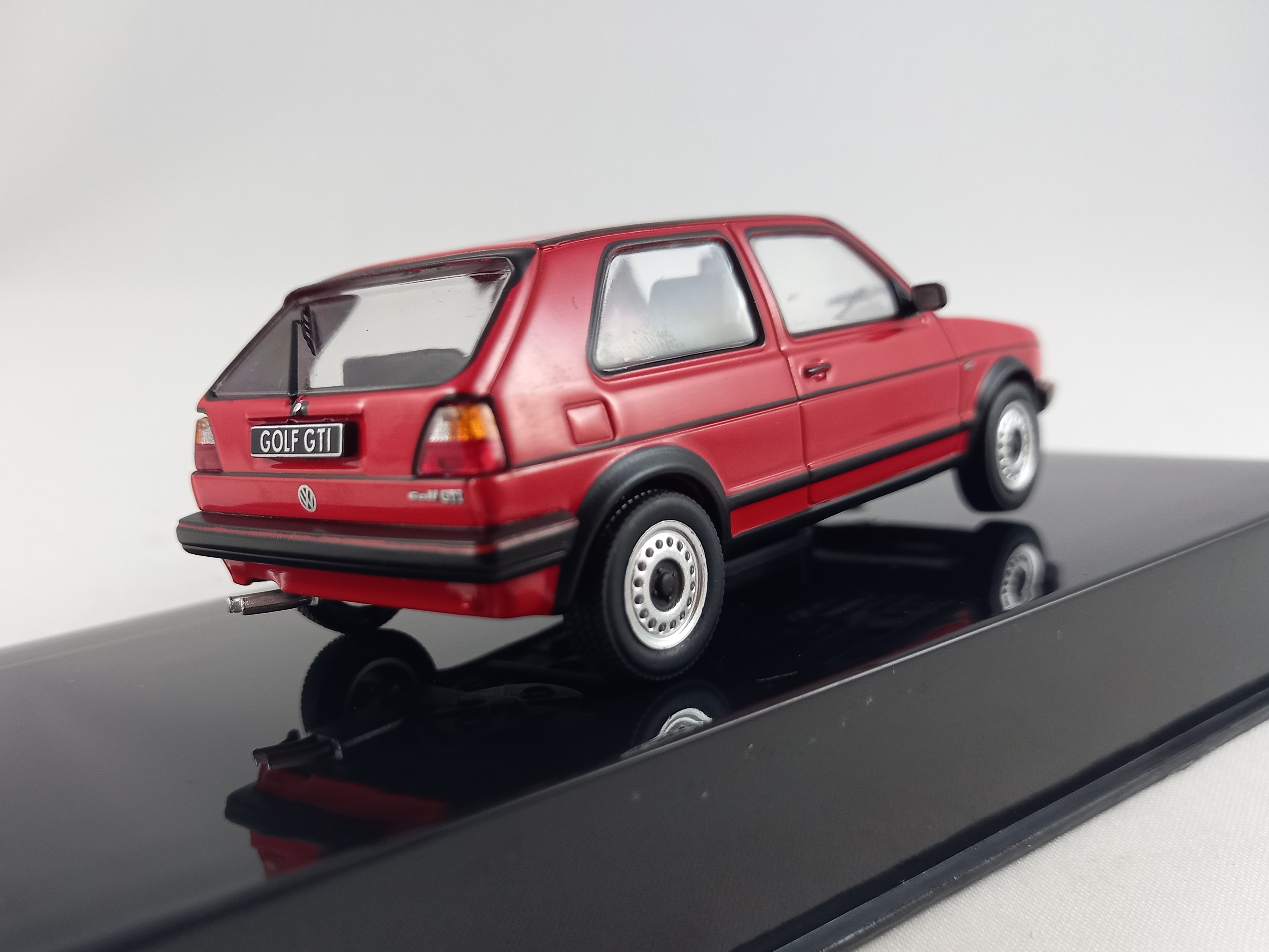VW Golf GTI 1:43 IXO