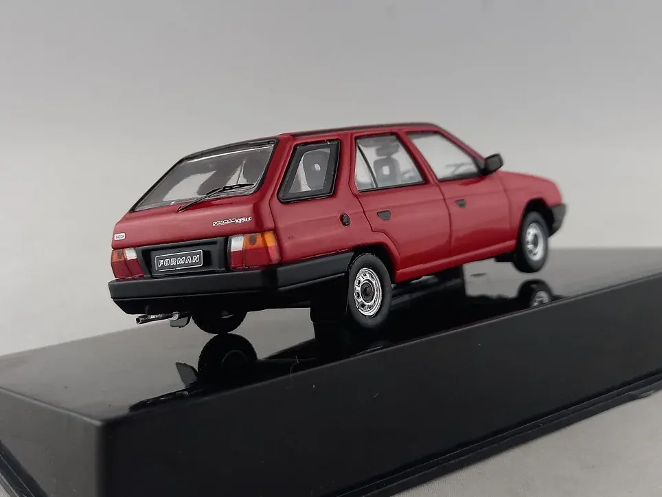 Škoda Forman 1:43 IXO